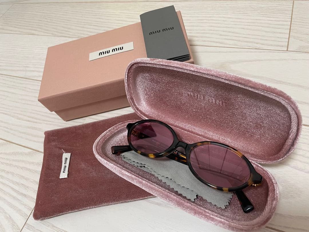 miu miu オーバル型サングラス 紫色レンズ Miu Miu Eyewear オーバルフレーム サングラス | ピンク | FARFETCH JP