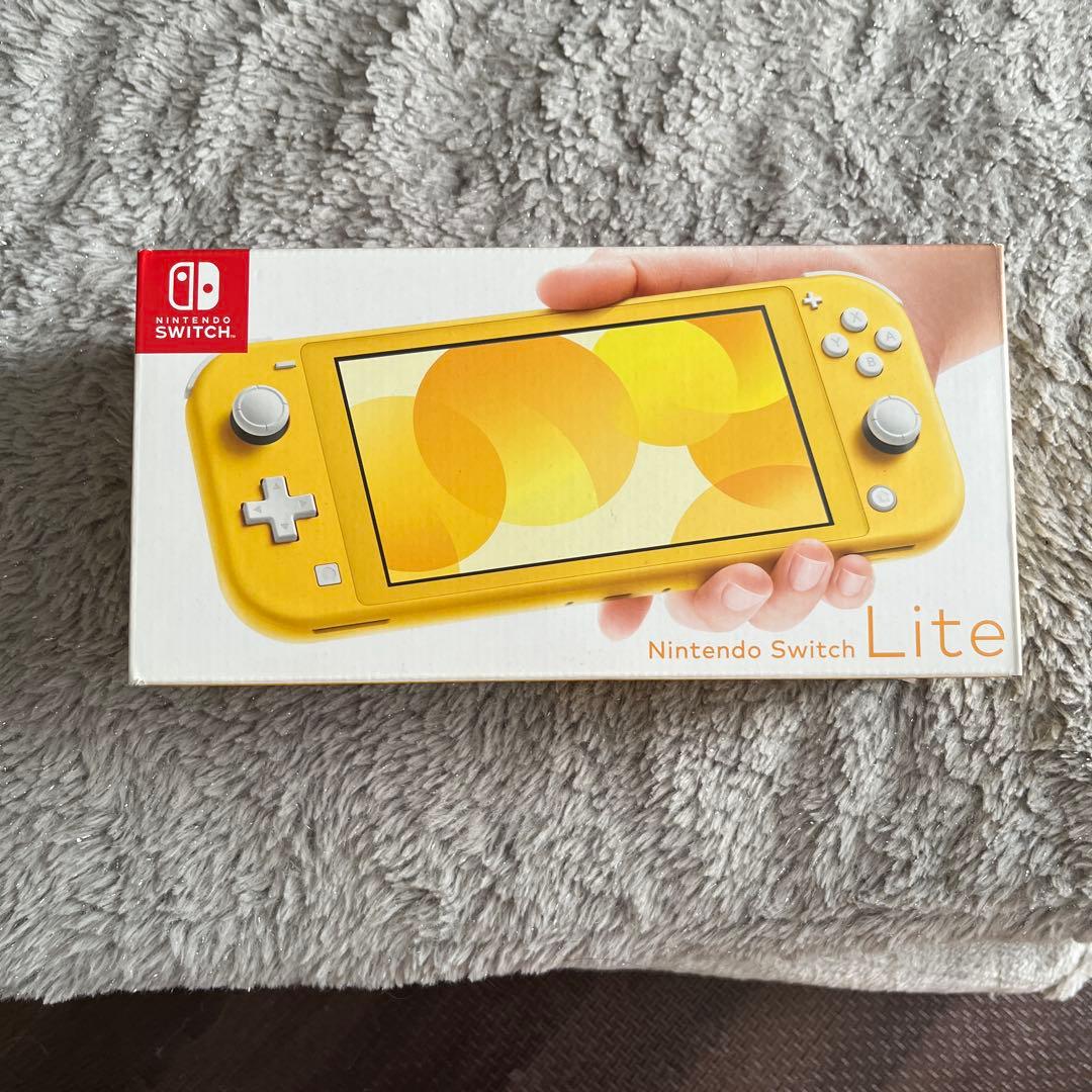Nintendo Switch Lite イエロー　充電器なし　箱付き Amazon.com: Nintendo Switch Lite Handheld Gaming Console - Yellow