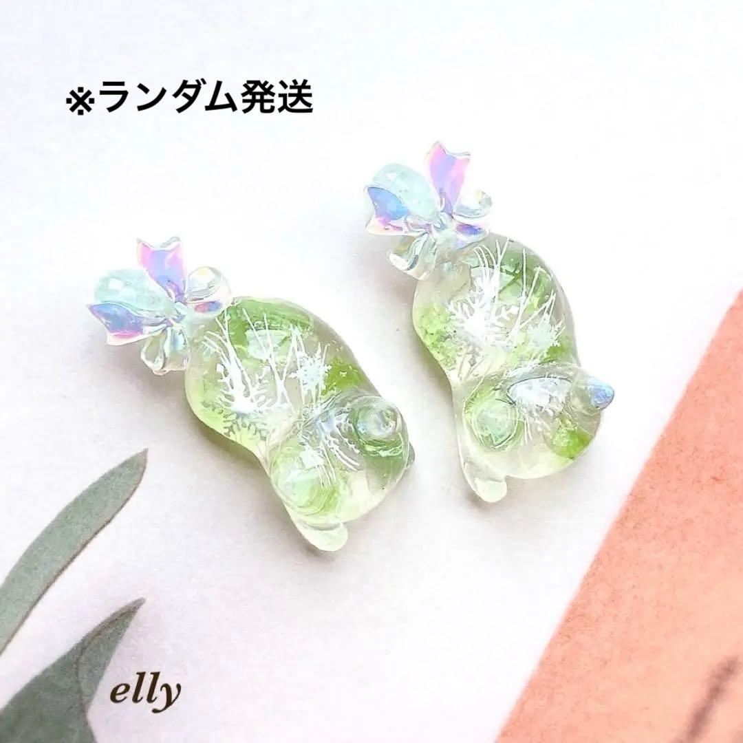 やの様】1555.天然石 琉球ガラス クリスマス 肉球 ジャンピング猫 レジン