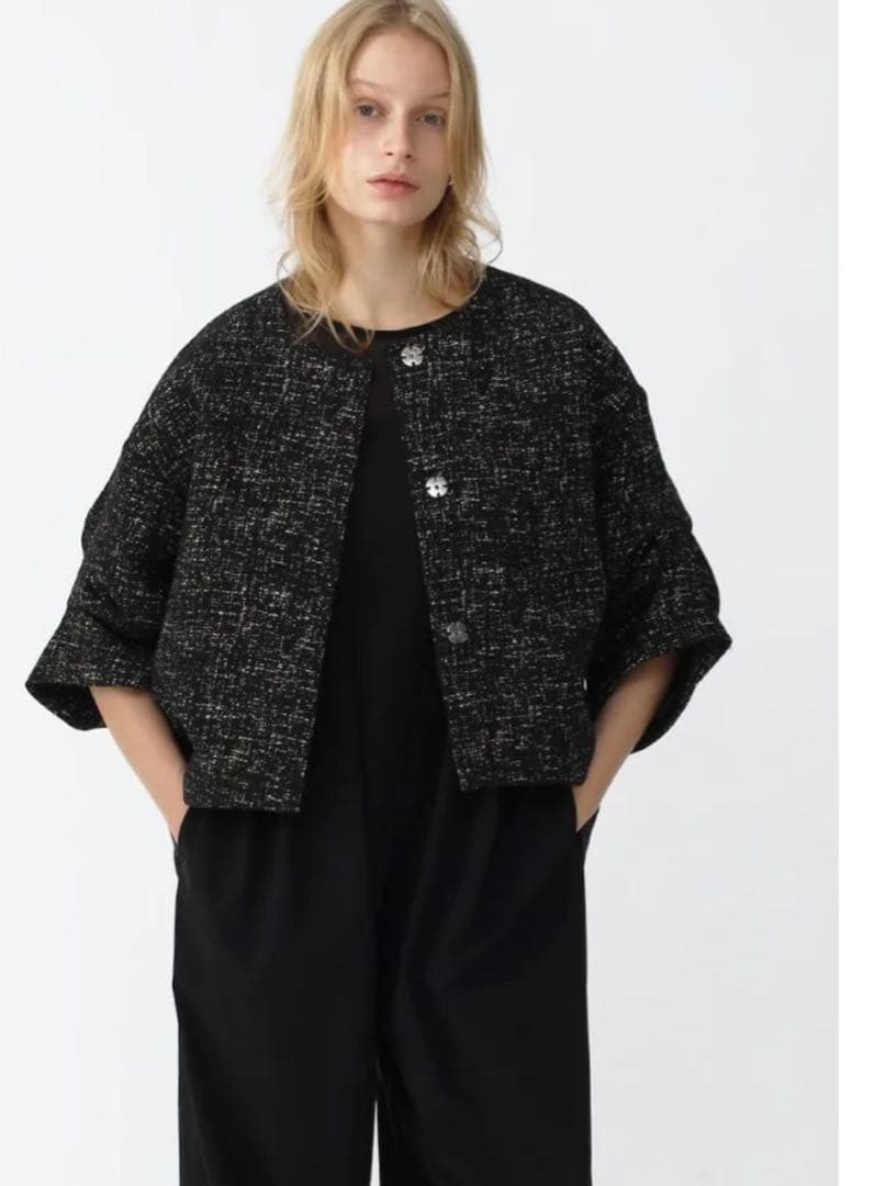 Aga ブラック 、ゴールド、ラメ入りノーカラージャケット ヤマダヤ Aga ブラック 、ゴールド、ラメ入りノーカラージャケット ヤマダヤ