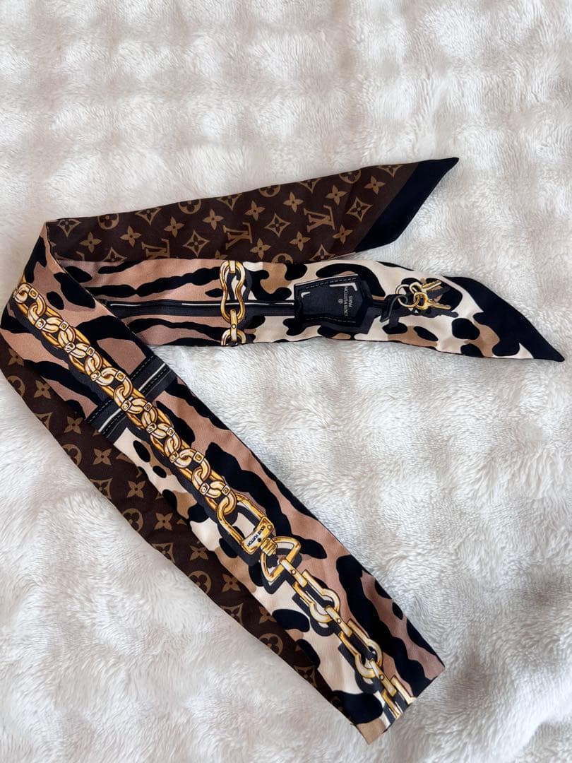 LOUIS VUITTON レオパード柄スカーフ ルイ・ヴィトン(LOUIS VUITTON)ルイ・ヴィトン エシャルプ モノグラム