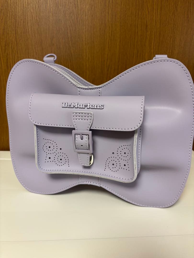 ドクターマーチン　ボウバッグ　ラベンダー Dr.Martens - 新品 ドクターマーチン ボウ レザー バッグ フロステッド