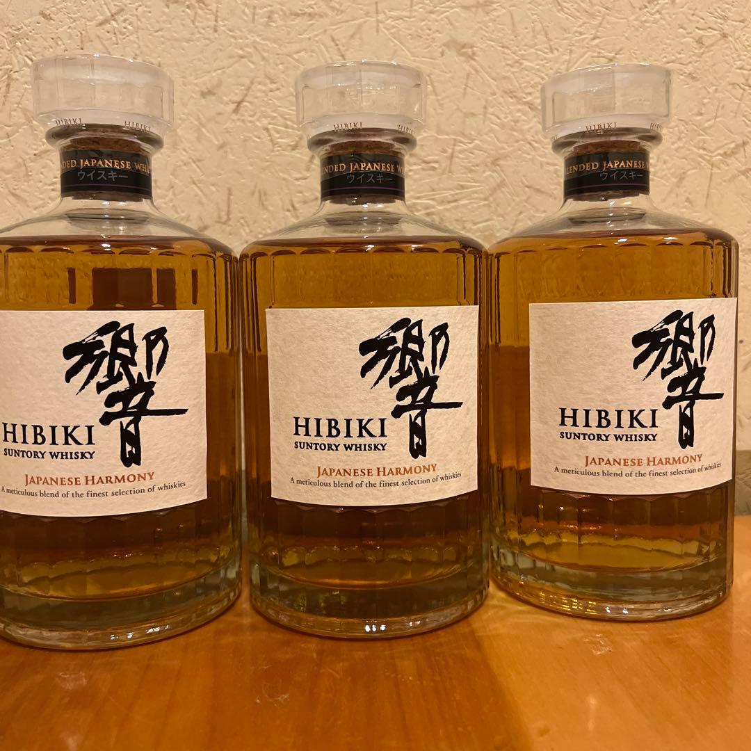 サントリー　響　700ml 三本セット Amazon.co.jp: サントリー（響・山崎・白州）700ml 3本セット [並行