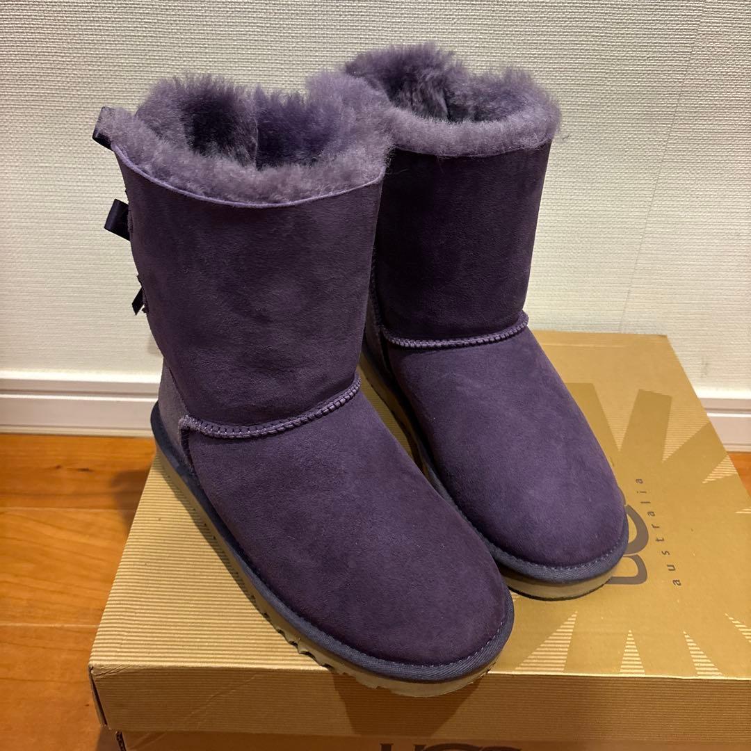UGG アグ 正規品 未使用 パープル リボン付 ムートンブーツ - メルカリ