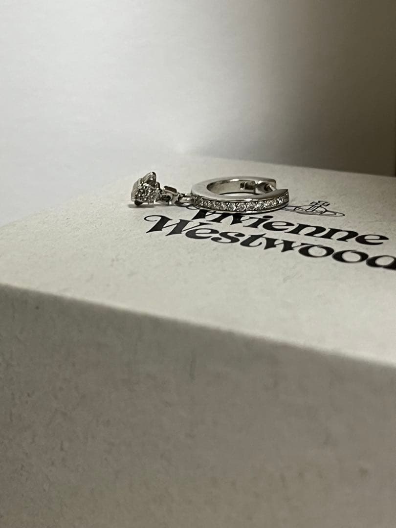 Vivienne Westwood MAN BRANDITAシングルフープピアス Vivienne Westwood MAN（ヴィヴィアンウエストウッドマン）の「【限定