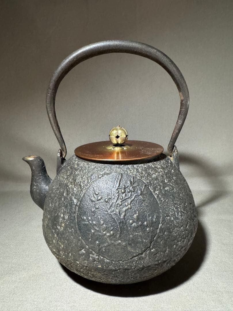茶道具　龍文堂松竹梅鉄瓶 龍文堂 造 古鉄瓶 鉄壺 鉄器 松竹梅 2024 茶道具 希少 アンティーク