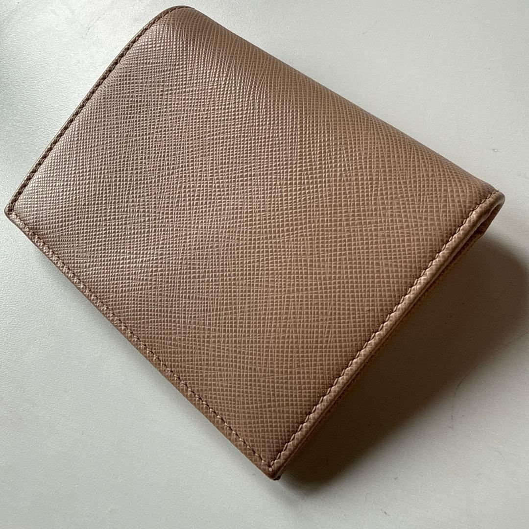 PRADA ピンクベージュ 二つ折り財布 - メルカリ