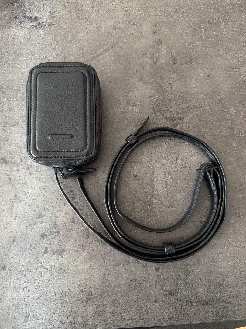 【objcts.io】ストラップ一体型マイクロバッグ objcts.io - 【残り一点】レザーストラップ付マイクロバッグ(GRAY