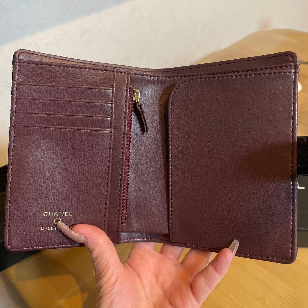 CHANEL ブラックレザー 二つ折り財布 - メルカリ