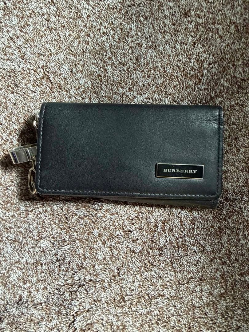 BURBERRY ブラック レザー キーケース - メルカリ