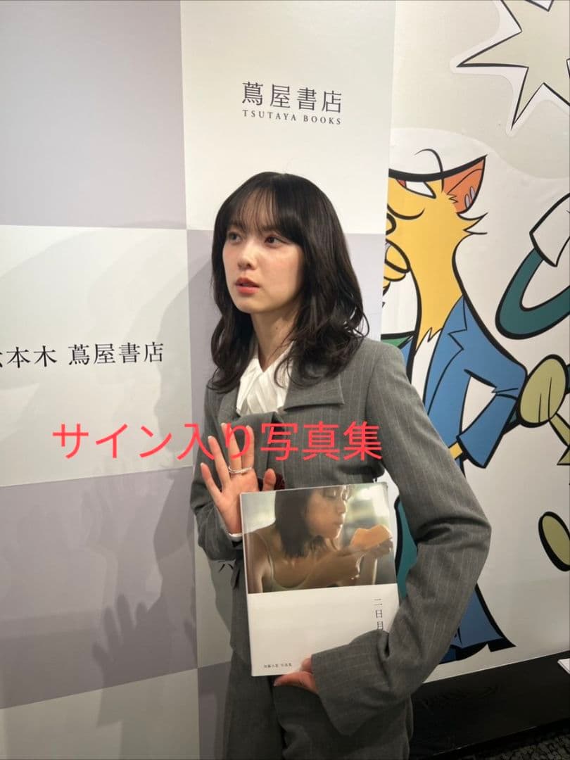 い*ん様 加藤小夏 写真集二日月 サインあり - メルカリ