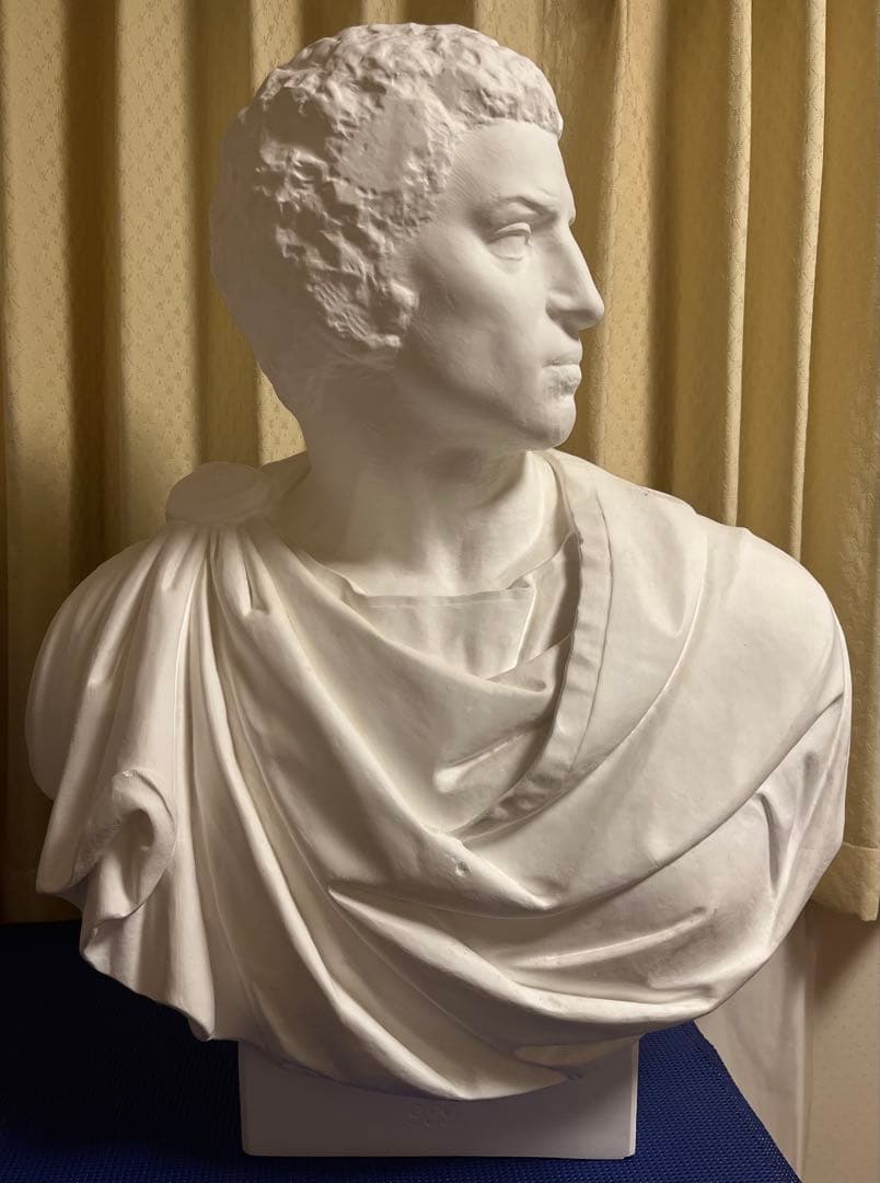 石膏像　ブルータス　胸像 11月の石膏像は「ブルータス胸像」