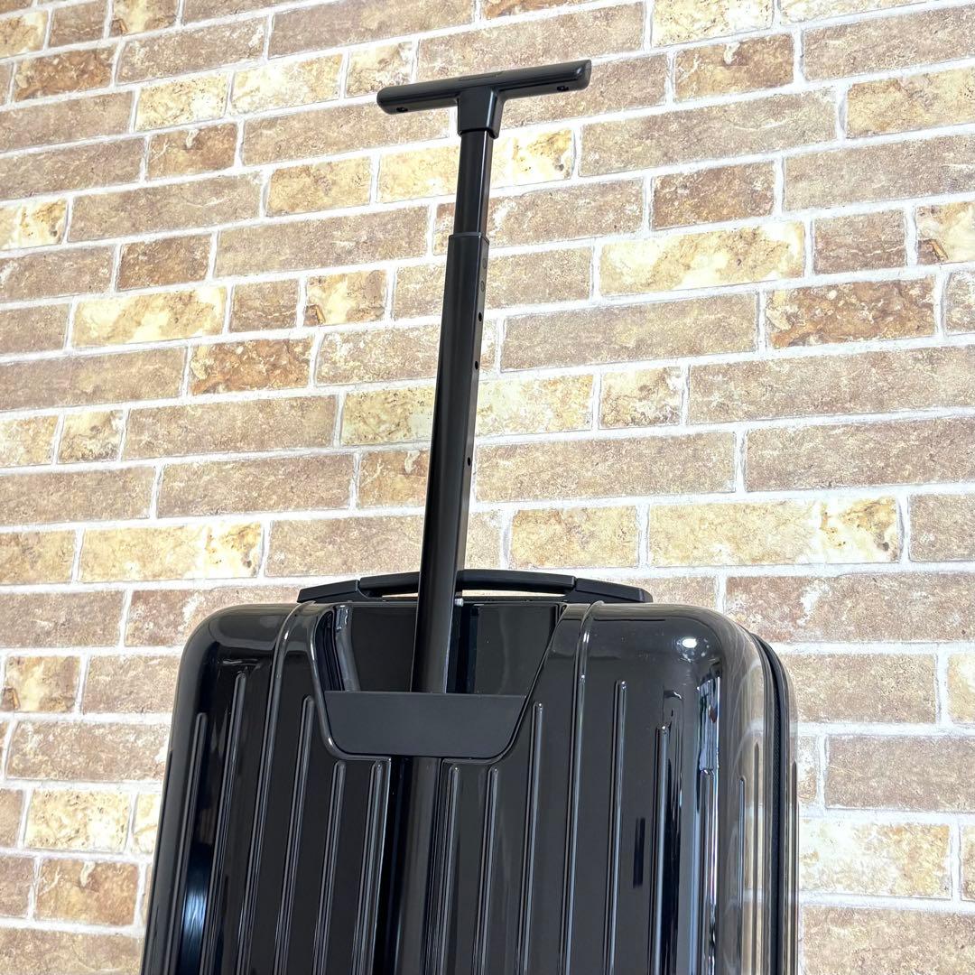 美品】 リモワ エッセンシャル ライト キャビンU キャリーケース 28L