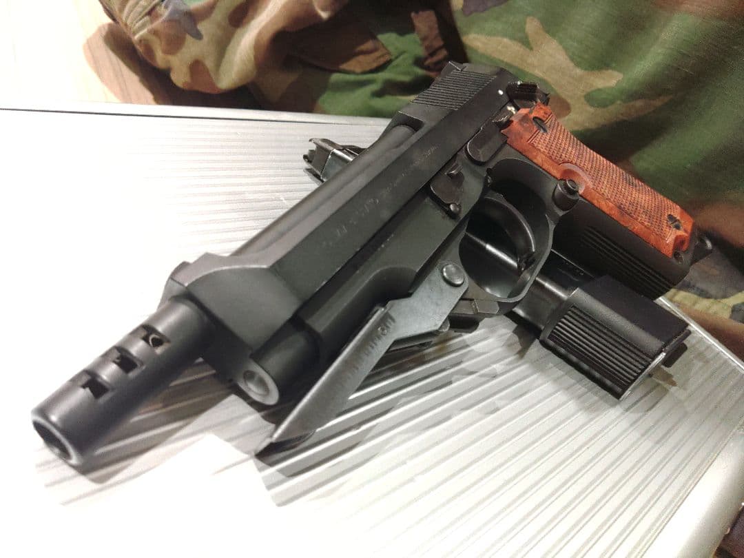KSC M93RII ガスブローバック ABS セミ/フル/3バースト作動 王道シリーズ『M93R』 待望のCO2ブローバックに！ | 電動ガン