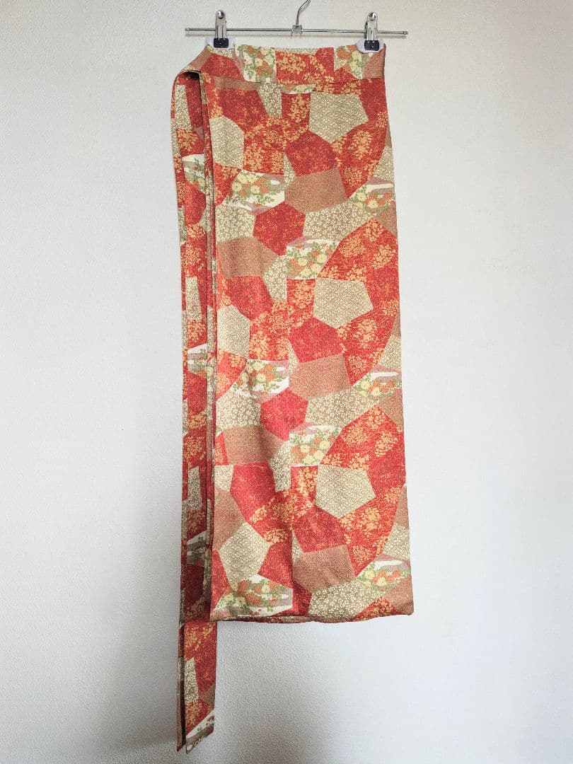 keniamarilia シュッケニ 石畳に花・古典柄総地紋 着物スカート 新しい和服のスタンダード」を目指す着物アップサイクルブランド