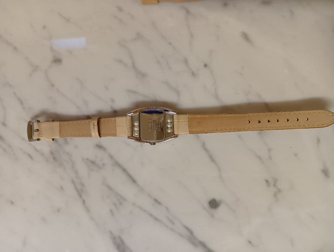 レザー交換済】MIKIMOTO パール装飾 ベージュレザー腕時計 - メルカリ