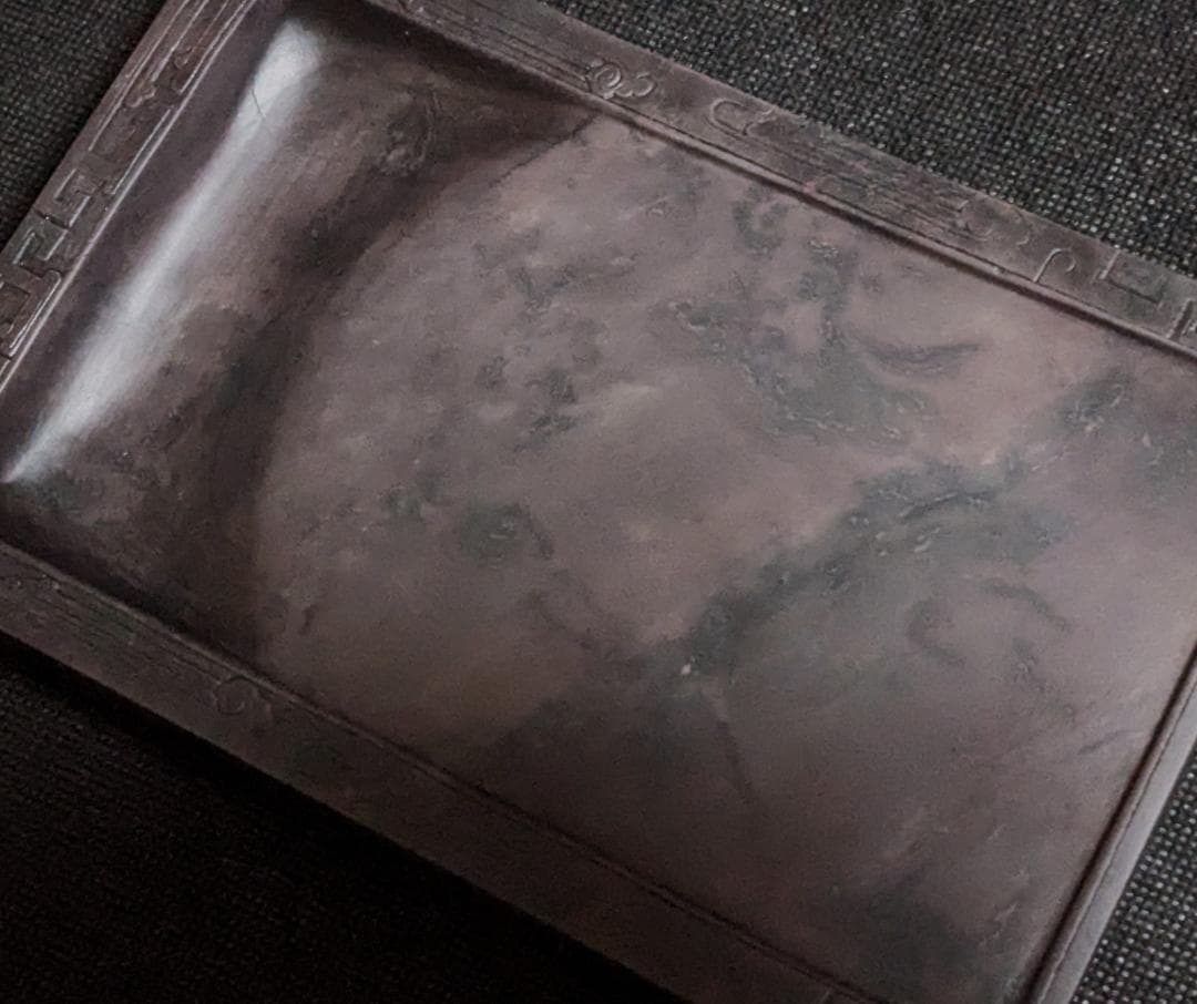 端渓硯 饕餮文】◇玳瑁斑・蟻脚青花・火捺が美しい朝天巌◇唐木共箱