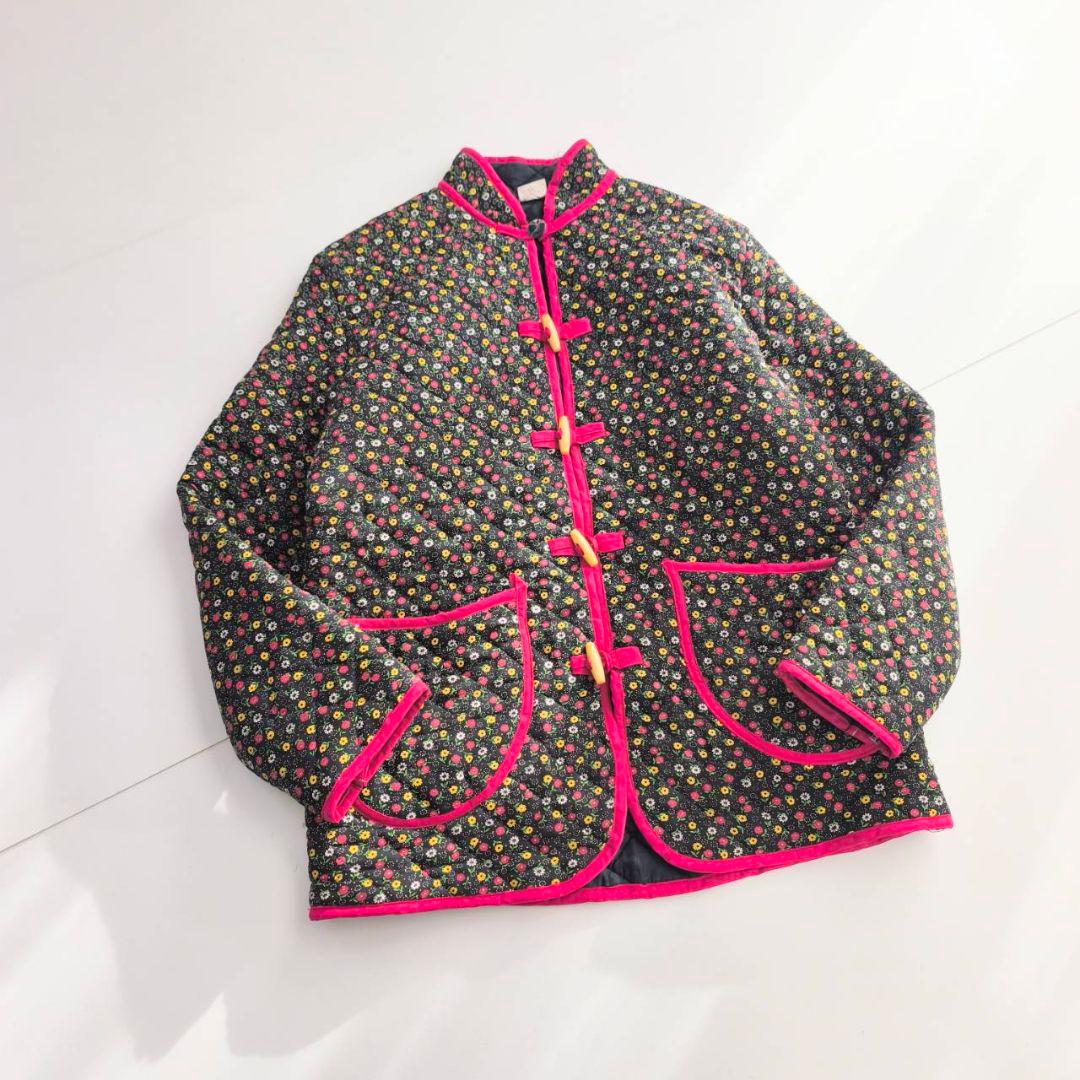 ヴィンテージ　キルト　小花柄　チャイナジャケット　ブラック ヂェン先生の日常着｜V ネックチャイナジャケット / ブラック