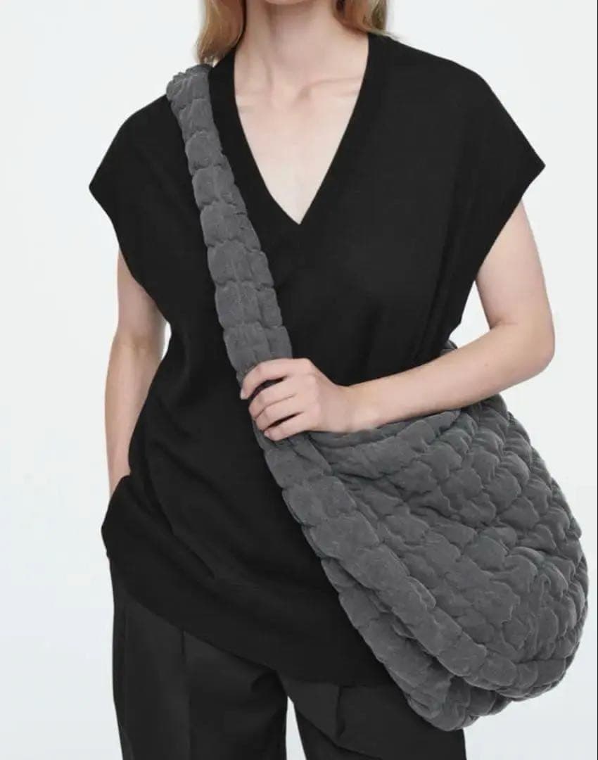 COS オーバーサイズ キルトショルダーバッグ グレー - メルカリ