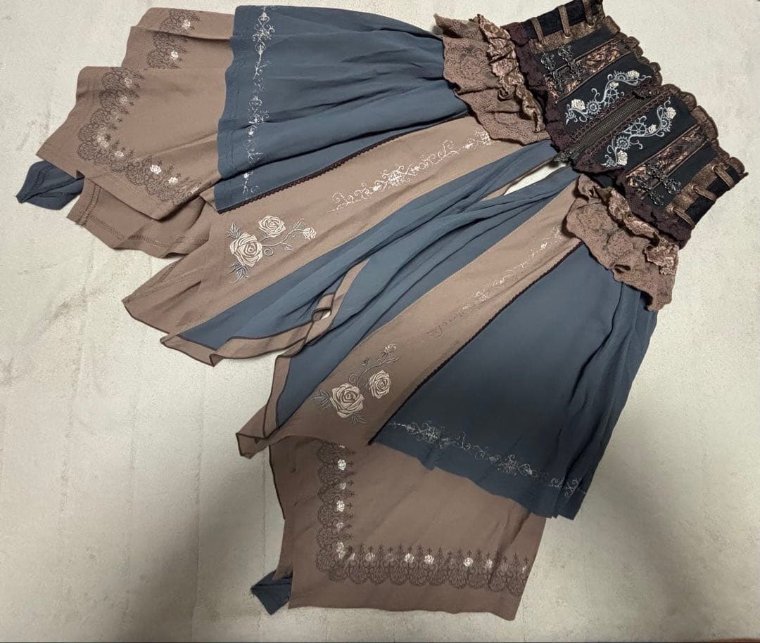 新品☆ オッズオンオネストのバラ刺繍入りコルセットスカート（オーバースカート） Ozz oneste / mysterious rose オーバースカート付きコルセット ミント