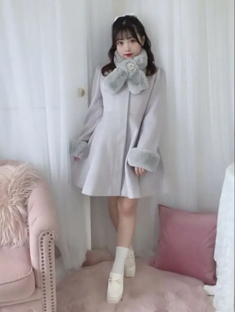 エブリン evelyn 2023 ビジューコート Mサイズ アイスグレー - メルカリ