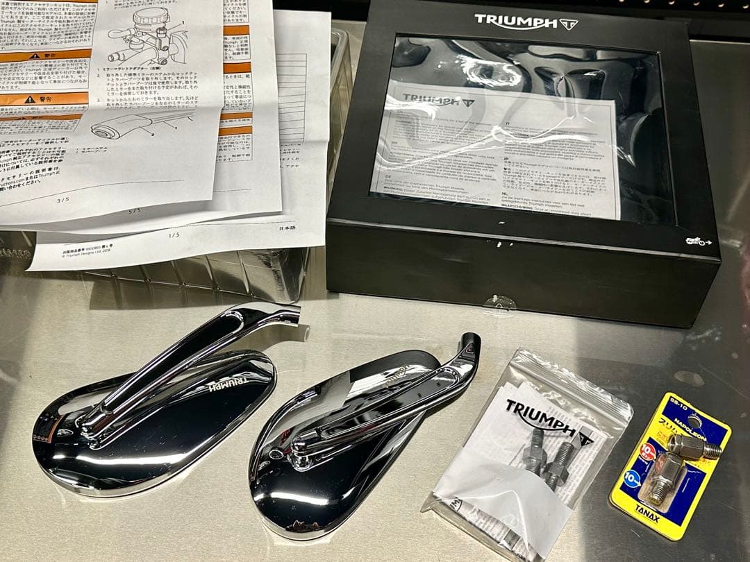 未使用 TRIUMPH トライアンフ純正 ティアドロップ ミラー （クローム） トライアンフ純正 ティアドロップ・ミラー （クローム） スピード