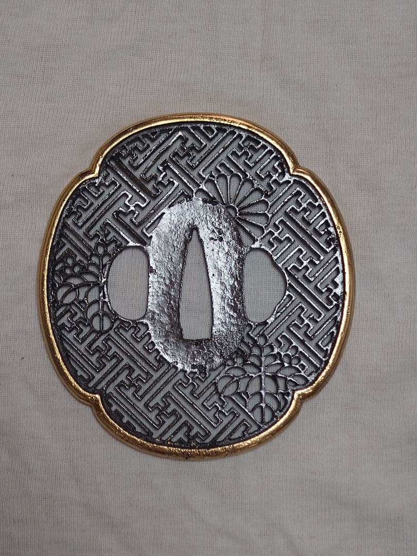 や*ん様 鍔【唐草金輪の図】 鍔：秋草図 Tsuba:Akikusa Zu