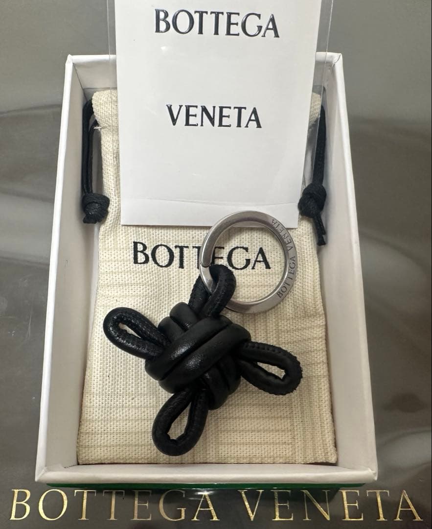 【付属品付】ボッテガヴェネタ ノットキーリング クロームロゴ/黒/✨️✨ BOTTEGA VENETA（ボッテガ・ヴェネタ） キーリング ボッテガ bottega