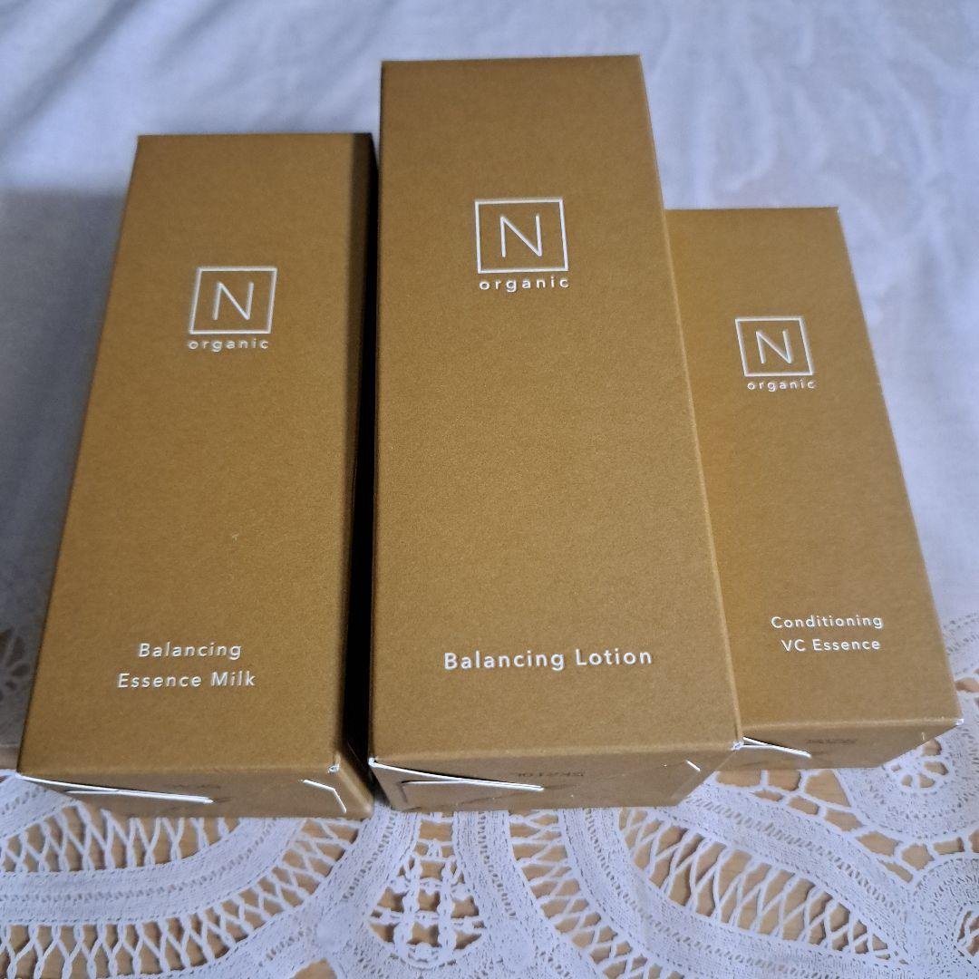 Nオーガニック バランシングローション、エッセンスミルク、VCエッセンス N organic Basic バランシング ローション・エッセンスミルクセット