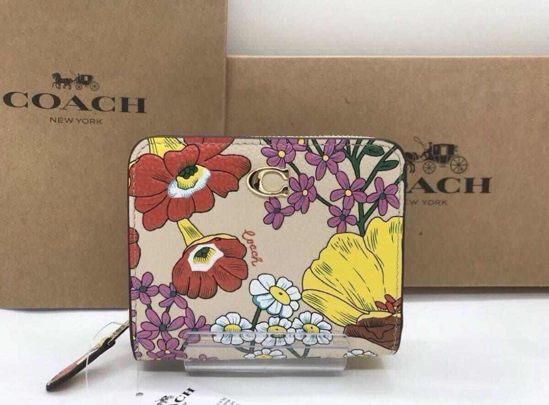 新品　COACH 二つ折り財布　花柄 COACH（コーチ） 財布 二つ折り財布 新作 新品 花柄 フローラル