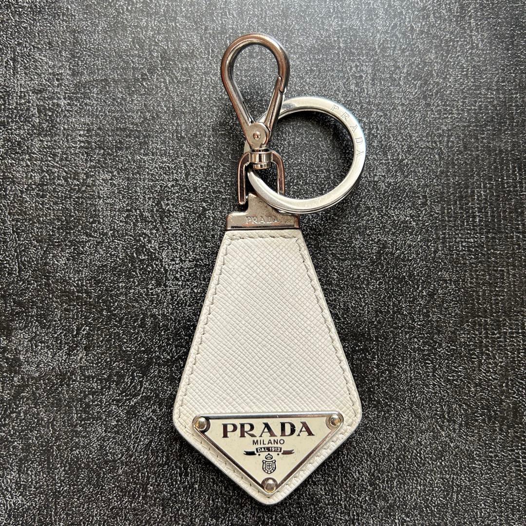 PRADA サフィアーノレザー キーリング ホワイト - メルカリ