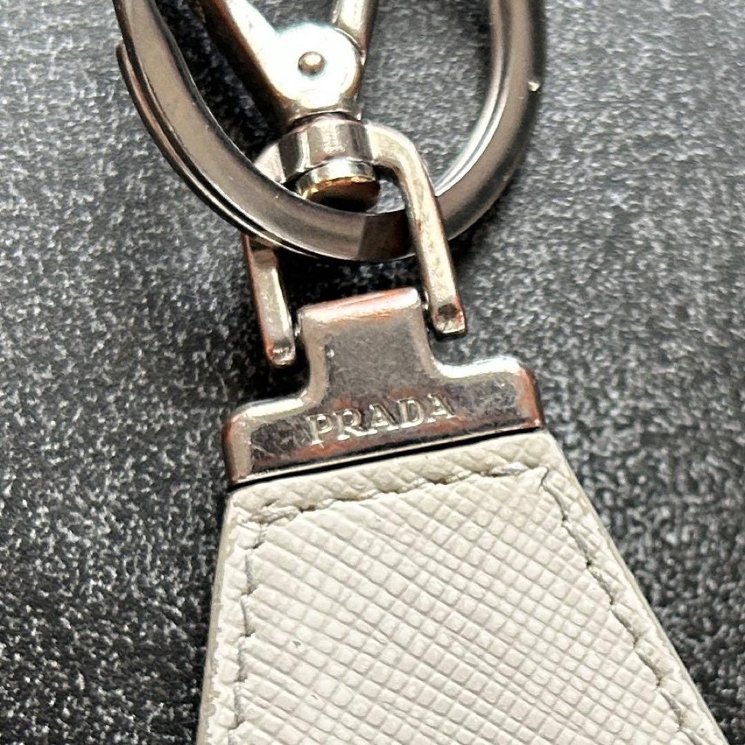 PRADA サフィアーノレザー キーリング ホワイト - メルカリ