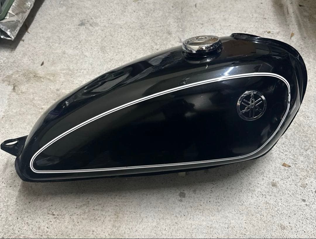 YAMAHA SR400 キャブ車 純正タンク 鍵・キャップ・燃料コック付き YAMAHA ヤマハ SR400 ガソリン タンクキャップ キー2本付 汎用 社外品