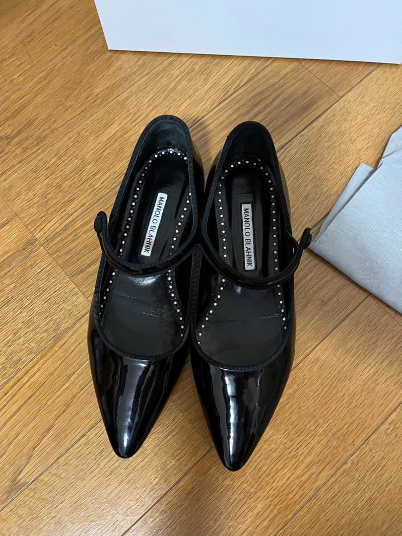 マノロブラニク エナメル メリージェーン 37 - メルカリ