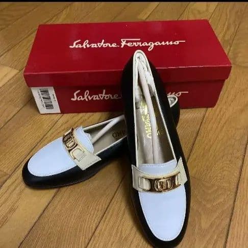 Salvatore Ferragamo ローファー ホワイト/ブラック Salvatore Ferragamo (サルバトーレフェラガモ) ガンチーニ ローファー