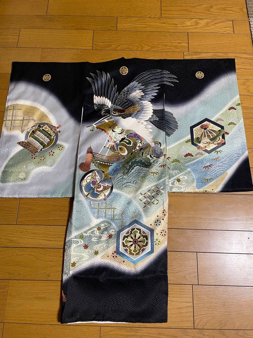お宮参り　男児　着物　黒地 男の子のお宮参り産着 祝い着「黒地 鷹、雲取りに宝尽くし」熨斗目 の