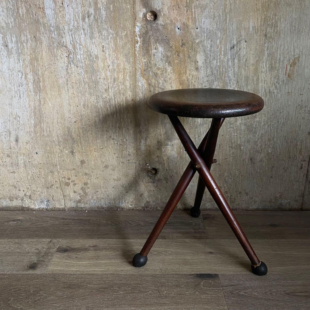ヴィンテージ　三脚スツール　昭和レトロ 昭和レトロ 古い三脚スツール / VILLAGE 椅子 チェア 腰掛け 陳列 ②