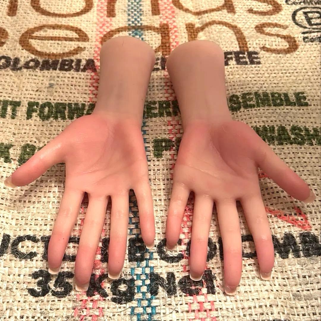 ❣️シリコン製★ハンドマネキン★ハンドトルソー★3D手模型★女性の手★ネイル付き Amazon | HYRETENORU ハンドモデル シリコン製 ハンドマネキン ハンド