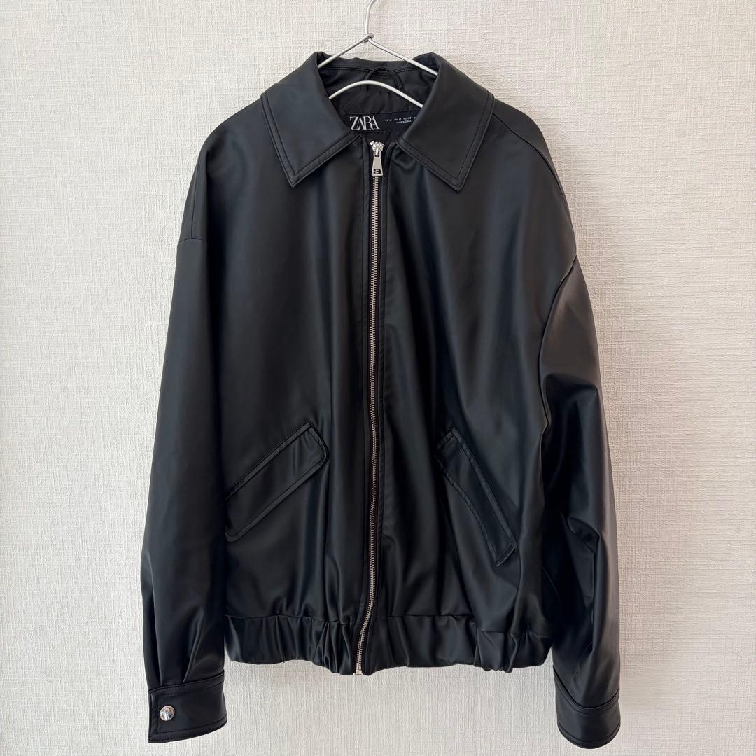 美品　ZARA フェイクレザー　ボンバージャケット　ブラックMサイズ ZARA］フェイクレザーボンバージャケット (ZARA/レザージャケット