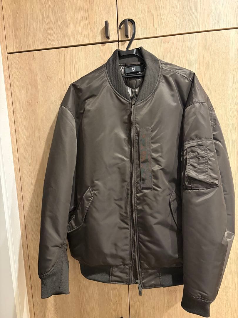 ユニクロ　ハイブリッドダウンオーバーサイズ　MA-1 ユニクロ公式 | ハイブリッドダウンオーバーサイズMA－1