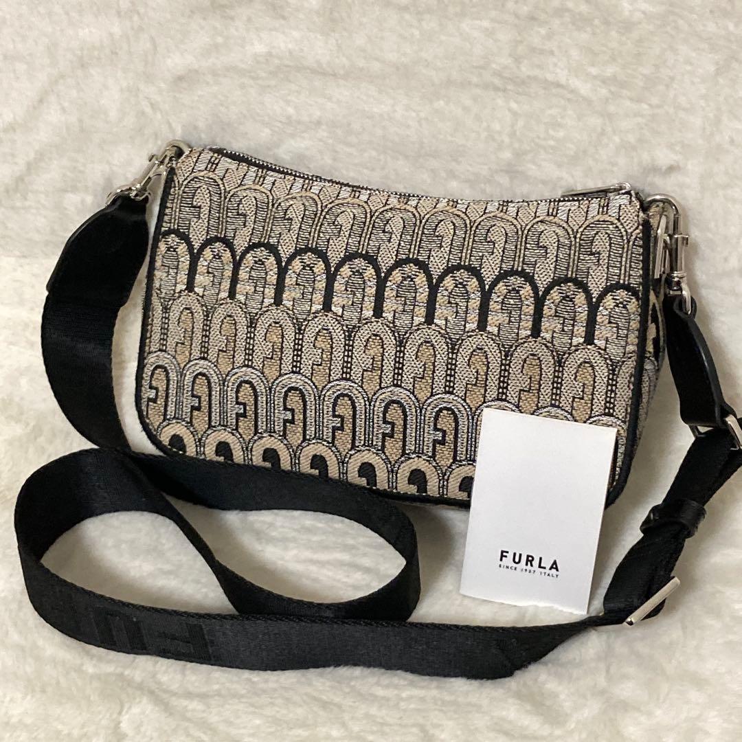 極美品 フルラ FURLA ショルダーバッグ MOON S 総柄 ロゴ Furla フルラ ロゴ総柄 ハンドバッグ キャンバス レディース ブランド