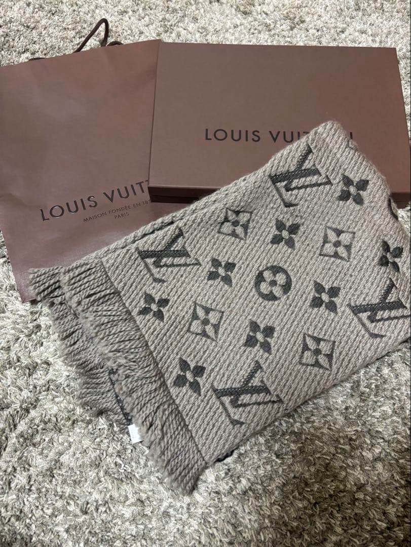 正規品LOUIS VUITTON グレー マフラー 中古・古着通販】LOUIS VUITTON (ルイ ヴィトン) マフラー グレー