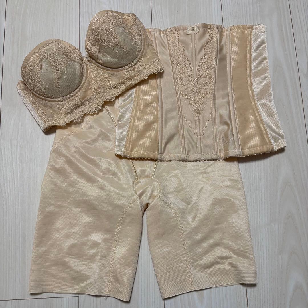 FOUR SIS ＆ CO. ブライダルインナー C65 FOUR SIS & CO.ブライダルインナー セット - メルカリ