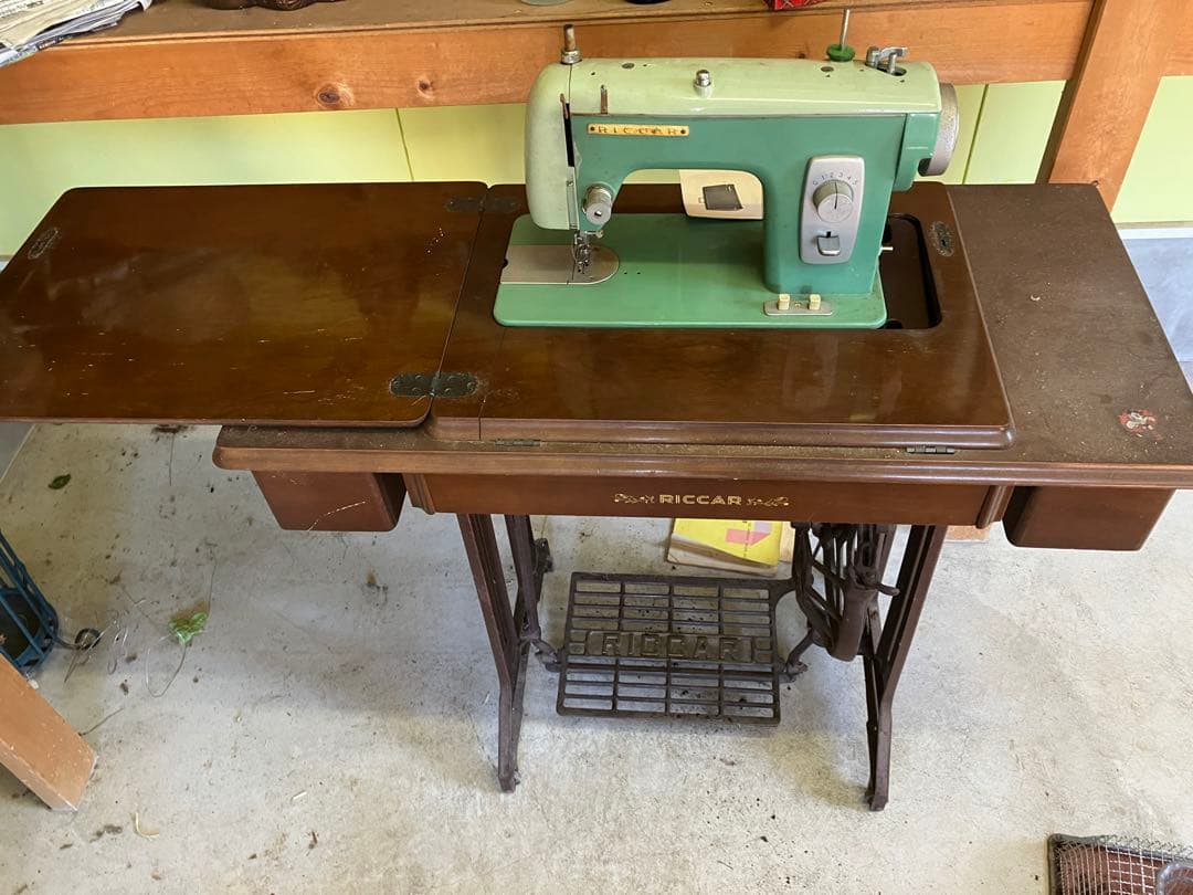 アンティーク Riccar (リッカー)足踏みミシン - メルカリ
