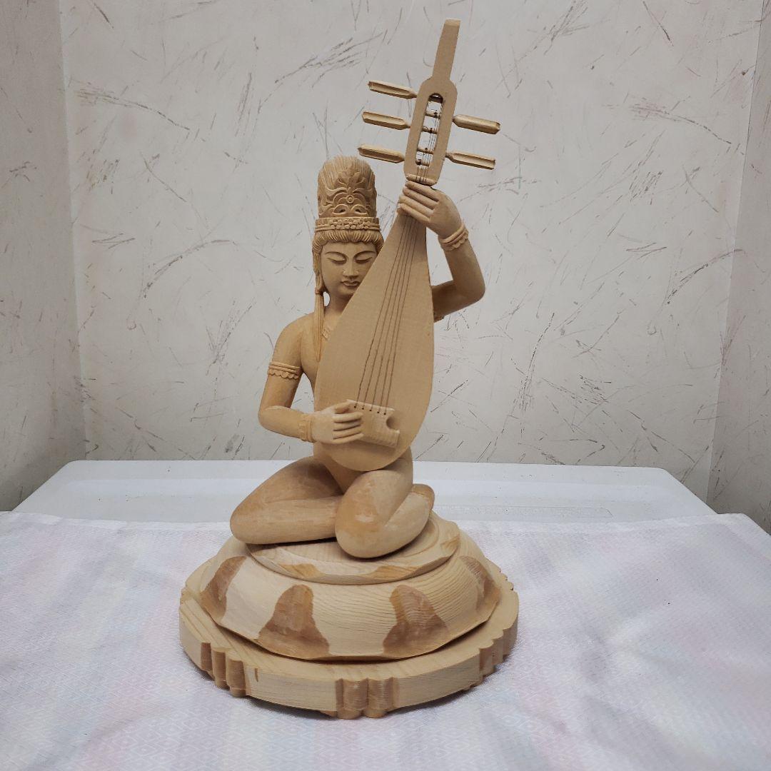 Ｂフライデー蔵出し特価美しい仏像です◆金運ヒバ材 弁財天◆秘部バチ付き２８cm 仏画掛け軸 弁財天 肉筆画 一点もの : 仏像仏画チベット美術卸の天竺堂