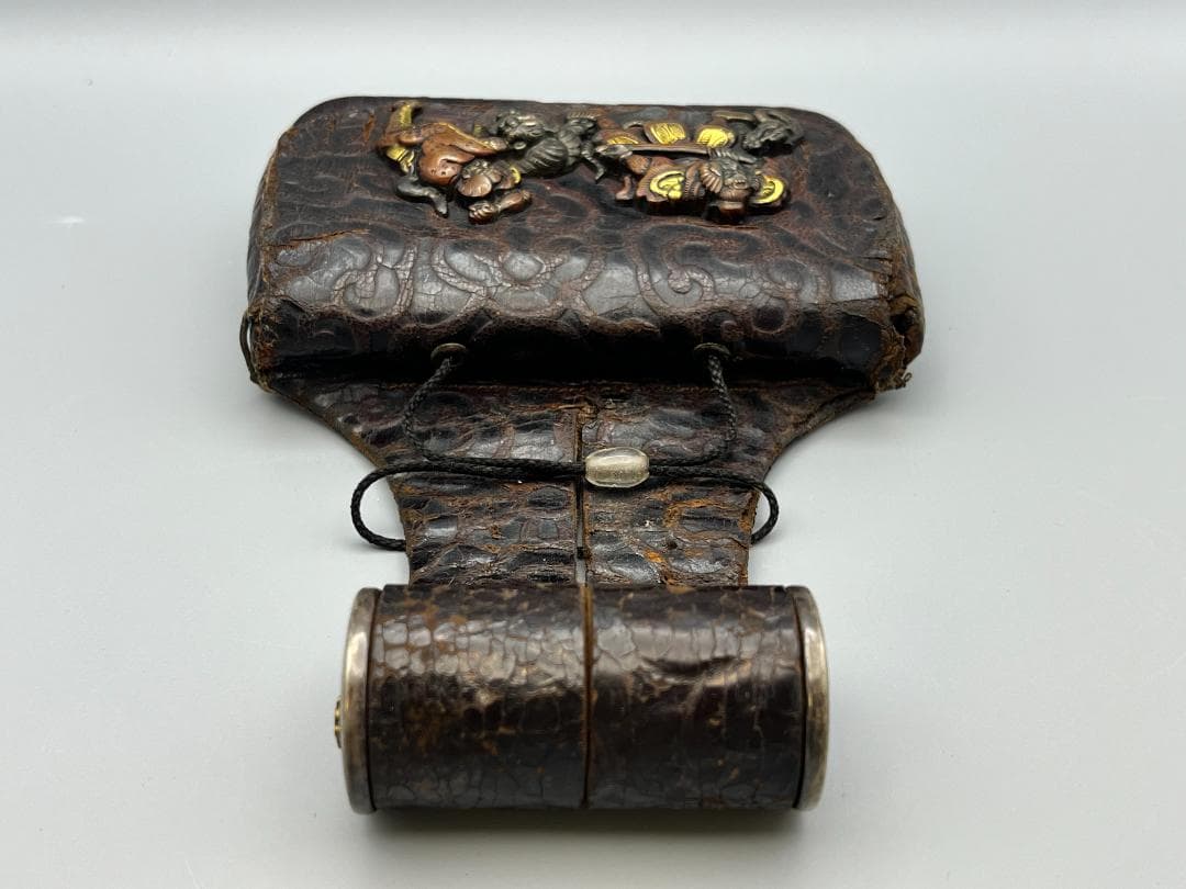 希少 早道 薬入 龍虎武士図 金銀象嵌 手彫 大金具 煙草 墨入れ