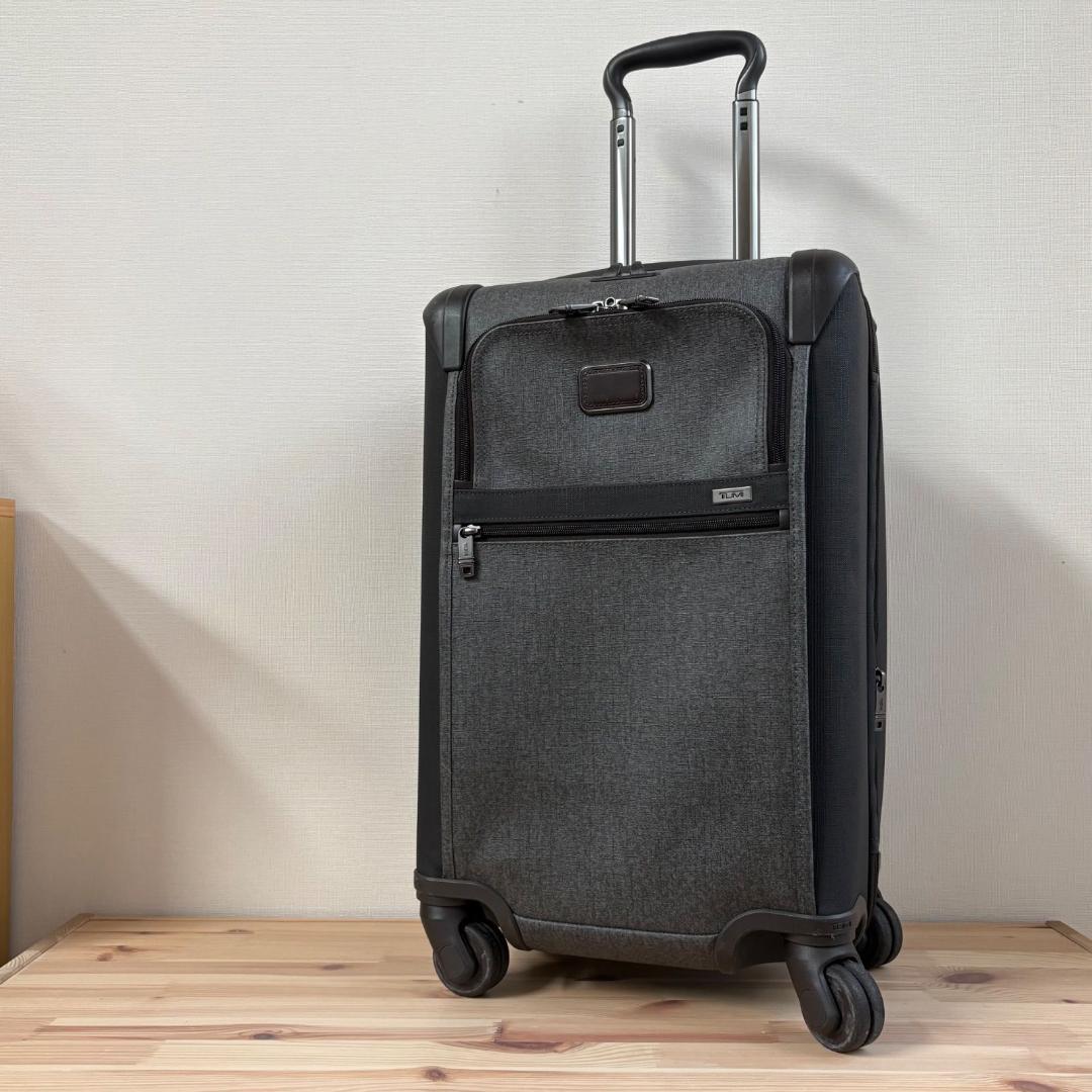 美品　TUMI Alpha 2 キャリーケース　キャリーバッグ　4輪　35L相当 TUMI ALPHA（アルファ） フロント・ポケット・エクスパンダブル