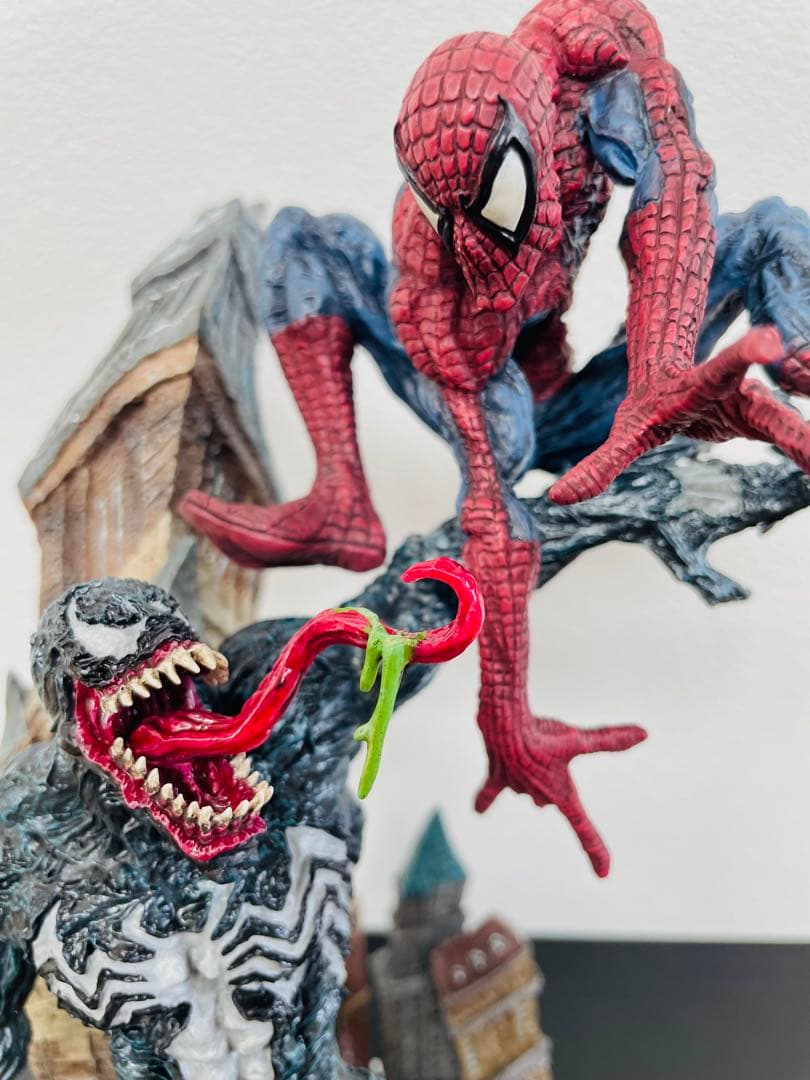 スパイダーマン VS ヴェノム スタチュー 岩倉圭二 原型 - メルカリ