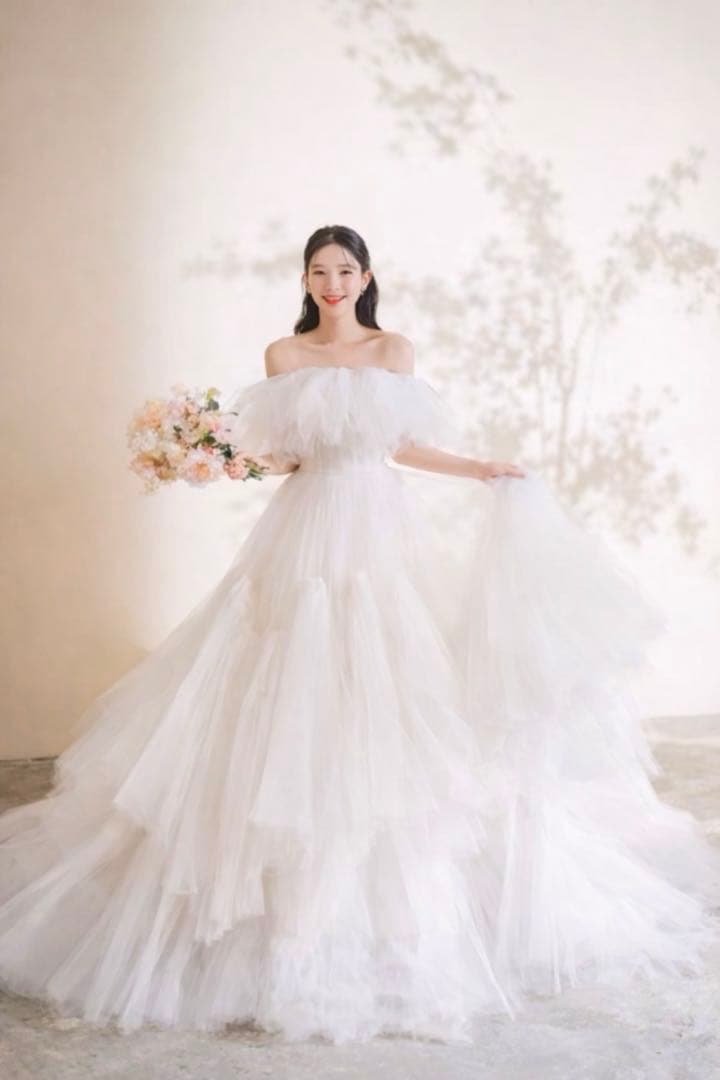 ホワイトオフショルダー　ウェディングドレス　ハツコエンドウruna風 2022年 A by Hatsuko Endo新作入荷｜おすすめ情報【阪急ウェディング