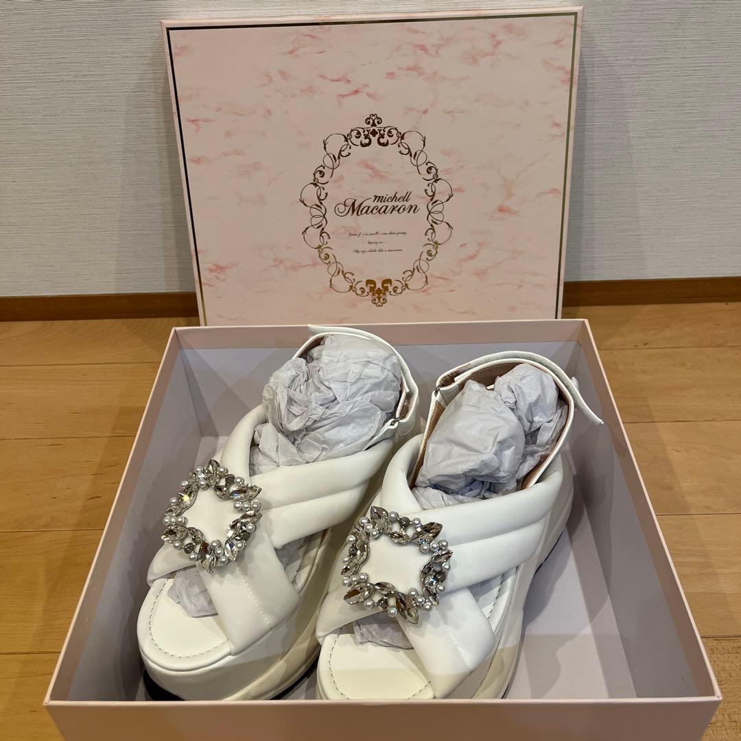 新品未使用】♡ミシェルマカロン♡ビジュー厚底サンダル - メルカリ